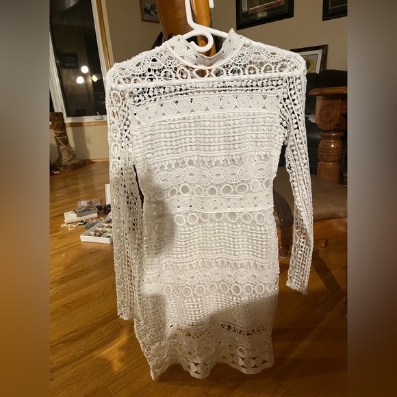 White lace dress never worn size 2-4 (no stretch) like Two Sisters the Label - Picture 2 of 2